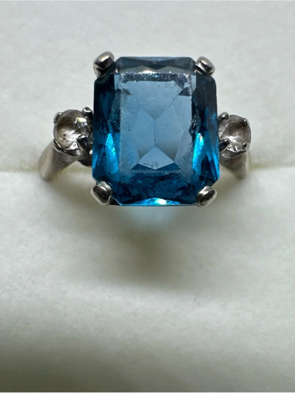 Vintage 10K White Gold Blue & White Topaz Ring Size 5.75 Emerald Cut Stone 2.7g